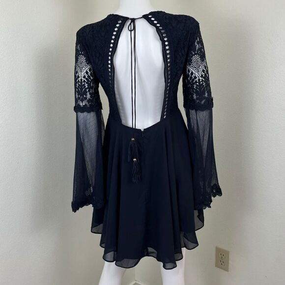 Two Sisters Women Size 8 Blue Bethany Crochet Flare Long Sleeve Mini Dress - Picture 13 of 17